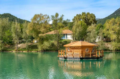 Accommodation - Ciela Floating Cabin - 1 Bedroom (Without Bathroom) - image n°2 - Camping Le Lac Bleu
