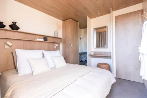 Accommodation - Ciela Exception Mobile Home - 2 Bedrooms - Spa - image n°3 - Camping Le Lac Bleu