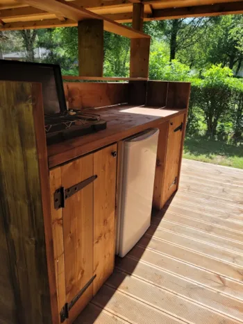 Kampeerplaats(en) - Staanplaatspakket Privilege Met Sanitair En Eethoek, Keuken - Zaterdag - Camping Le Moulin de Serre