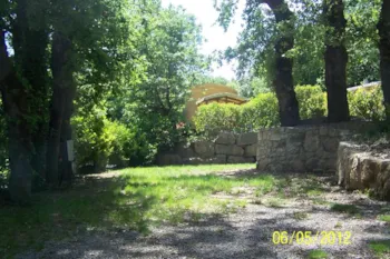 Stellplatz - Stellplatz (80M²)+ 1 Auto + Strom (10A) - Domaine des Chênes