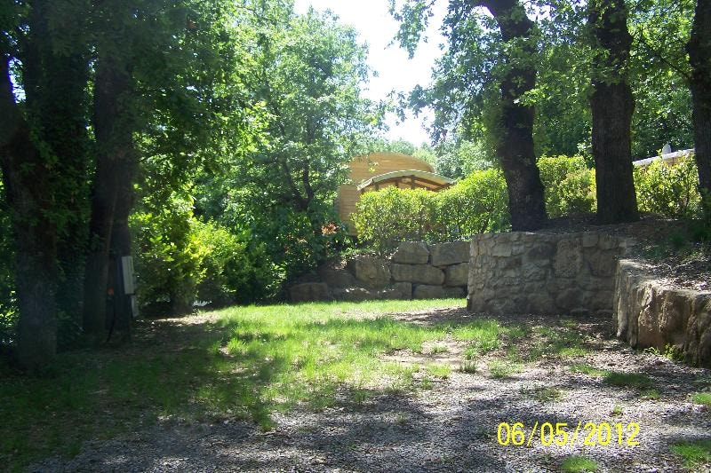 Stellplatz (80m²)+ 1 Auto + Strom (10a)