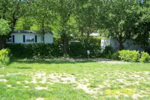 Emplacement - Stellplatz (90 m²), 1 Auto + Strom (10A) - Domaine des Chênes