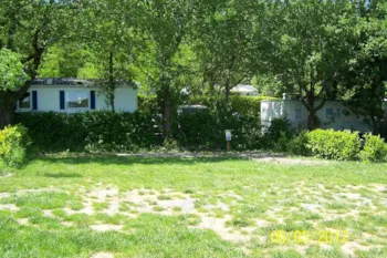 Stellplatz - Stellplatz (90 M²), 1 Auto + Strom (10A) - Domaine des Chênes