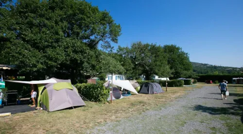 Pitch - Pitch (90 M²), 1 Car +  Electricity (10A) - image n°2 - Domaine des Chênes