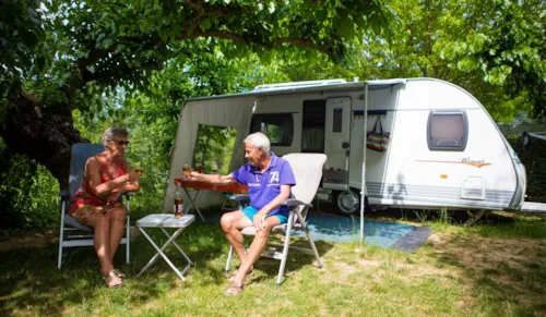 Pitch - "Confort" Pitch - 80/90M² With Water, Wastewater Disposal And Electricity ( 16 A ) - image n°1 - Camping Les Coudoulets