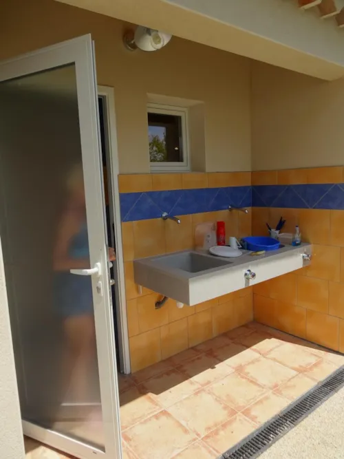 Pitch - Camping Pitches With Private Bathroom - image n°3 - Camping Les Coudoulets