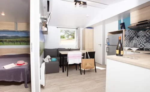 Huuraccommodatie(s) - Stacaravan 'Chardonnay' - 38M² - Overdekt Terras - Airconditioning - image n°2 - Camping Les Coudoulets