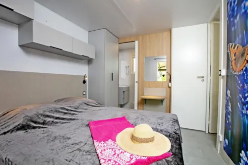 Huuraccommodatie(s) - Stacaravan 'Lavandin' - 49M² - Overdekt Terras - Airconditioning - image n°3 - Camping Les Coudoulets