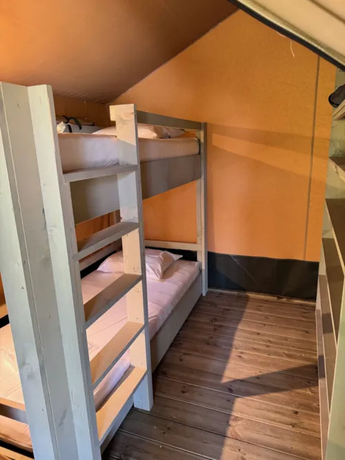 Accommodation - Lodge Tent With Terrace - image n°4 - Camping Les Coudoulets
