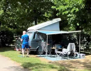 Emplacement - Kleine plaats voor wandelaars/busjes/fietsers - Camping Les Coudoulets