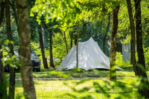 Stellplatz - Extra Grosser Stellplatz (Xl) 120-150M2 Am Fluss, 2 Personen , Auto Und Strom - image n°10 - Camping Domaine Arleblanc