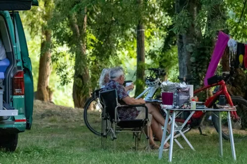 Emplacement - Emplacement Standard 90-110 M2, 2 Personnes + Electricité + Voiture - image n°8 - Camping Domaine Arleblanc