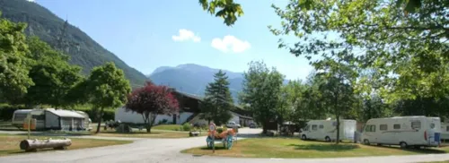 Stellplatz - Komfort Pauschale Camping Stellplatz - image n°2 - Huttopia Bourg Saint-Maurice