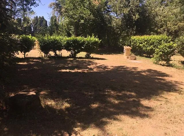 Emplacement Pour Un Randonneur Seul, À Pied Ou En Vélo.