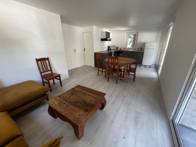 apartment 4 people