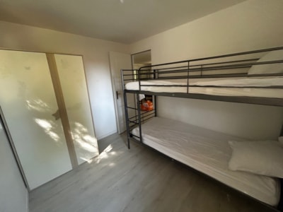 apartment 4 people