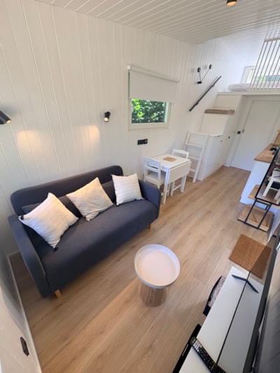 TINY HOUSE