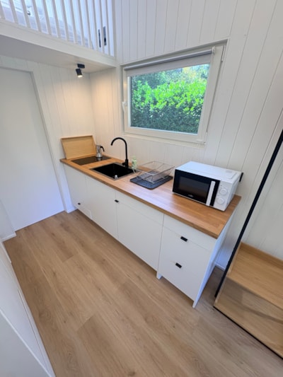 TINY HOUSE