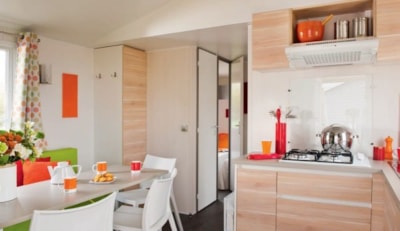Mobil-home Standard 32m² (3 bedrooms) + TV + Covered Terrace - Sunday arrival + BBQ — 5