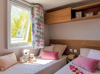 NEW // Premium mobile home 32m² (3 bedrooms) + Covered terrace + TV + Air conditioning + BBQ — 5