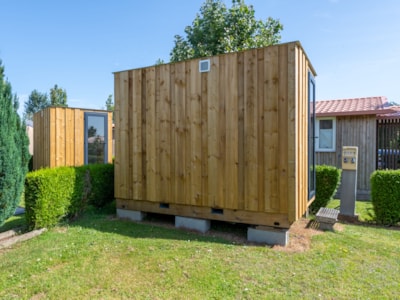 NEW // Premium package with private bathroom - electric hook-up + vehicle — 1