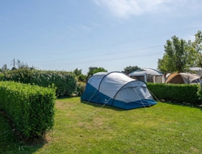 Pitch Tent without electricity + vehicle — 1