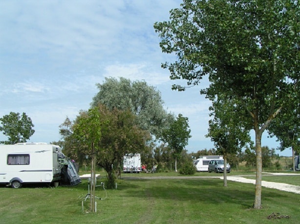 Emplacement : Voiture + Tente/Caravane Ou Camping-Car