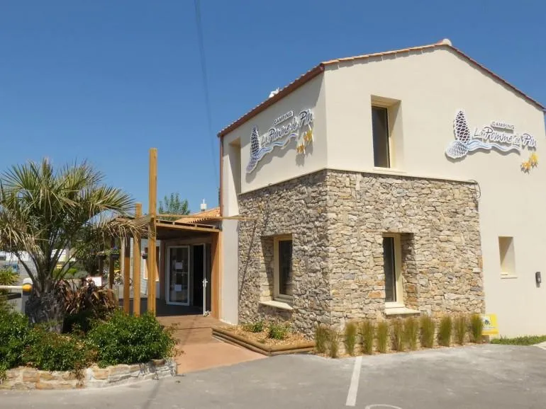 YELLOH! VILLAGE -  LA POMME DE PIN