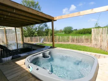 Mietunterkunft - Cottage Taos Premium  (2 Zimmers, 2 Bathrooms) Met Spa - YELLOH! VILLAGE -  LA POMME DE PIN