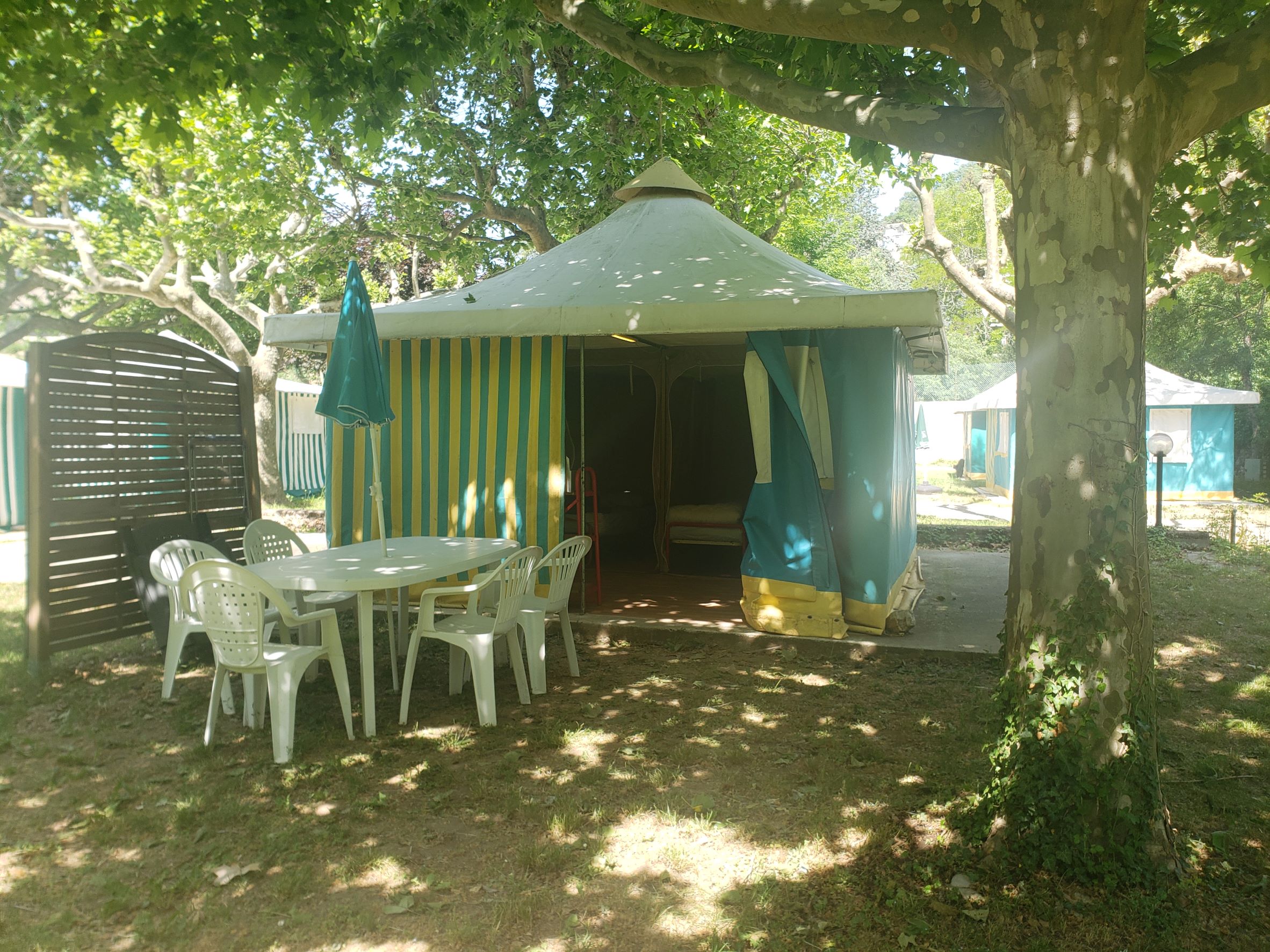 Accommodation - Equipped Tent 5 Peoples Without Toilet Blocks - Camping Le Moulin d'Onclaire