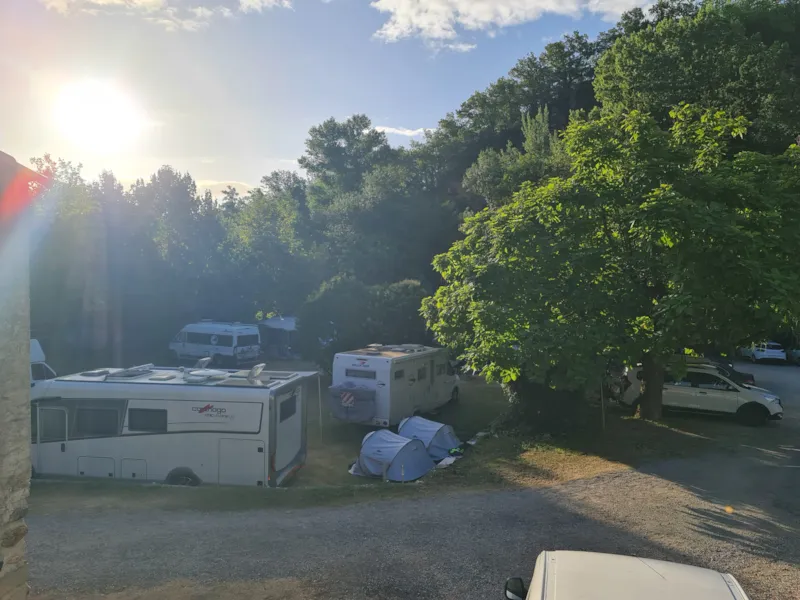 Emplacement Tente Ou Caravane, Voiture