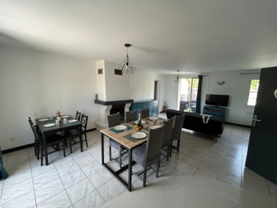 House 4 bedrooms with living room and kitchen, terrace , 2 bathrooms