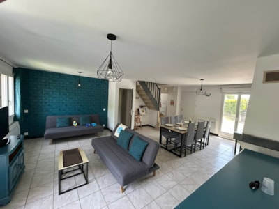 House 4 bedrooms with living room and kitchen, terrace , 2 bathrooms