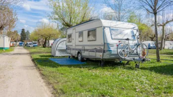Stellplatz - Stellplatz Premium - Baia Holiday Gasparina