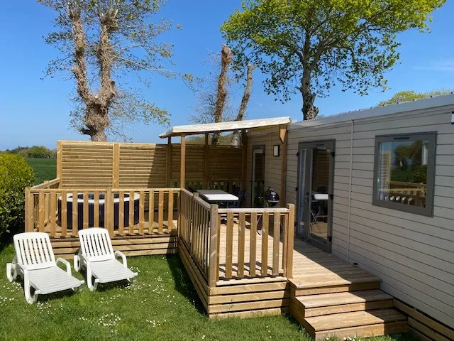 Location - Mobil-Home Premium 2 Chambres Avec Spa - Camping Paradis Bellevue - Erquy
