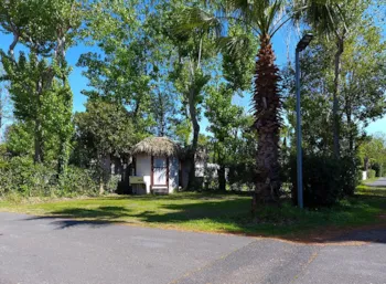 Stellplatz - Stellplatz Mit Sanitaränlage - Camping Resort Les Champs Blancs