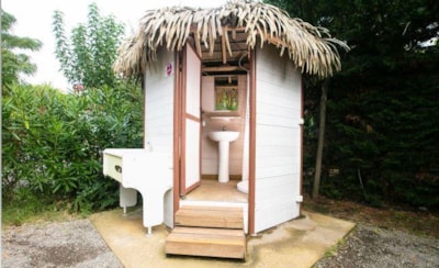 CAMP-SITE PITCH WITH PRIVATE SANITARY — 6