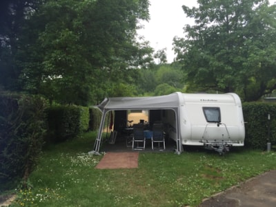CONFORT Package (1 tent, caravan or motorhome / 1 car / electricity 12A) + Water point