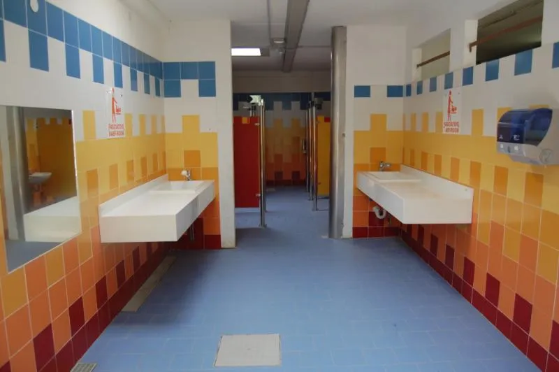 Emplacement Basic Auto Tente/Caravane - 1 Personne Incluse Dans Le Prix