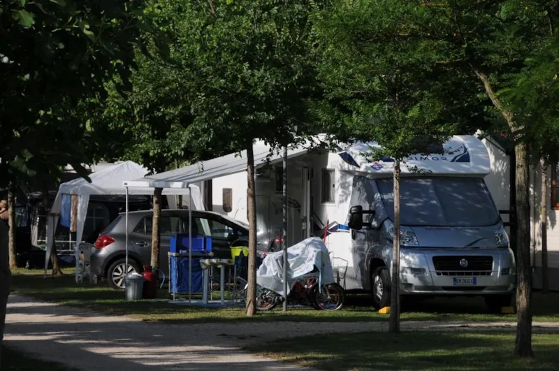 Emplacement Standard Auto Tente/Caravane - 1 Personne Incluse Dans Le Prix