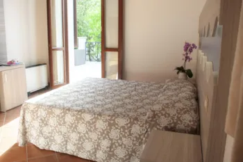 Zimmer - Vierbettzimmer Uebernachtung - 4 Personen Im Preis Inklusive - Villaggio Camping Adria