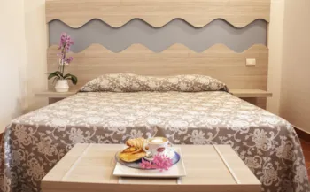 Zimmer - Zimmer Mit Doppelbett Uebernachtung - 2 Personen Im Preis Inklusive - Villaggio Camping Adria
