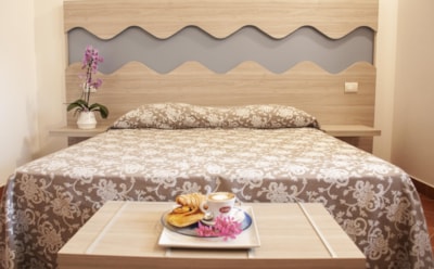 Double room only night - 2 people included in the price — 1
