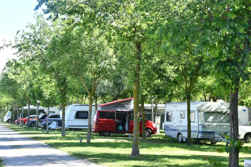 Emplacement Standard Auto Tente/Caravane - 1 Personne Incluse Dans Le Prix