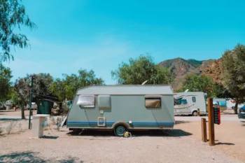Stellplatz - Gross Stellplatz Mit Strom - Camping El Portus
