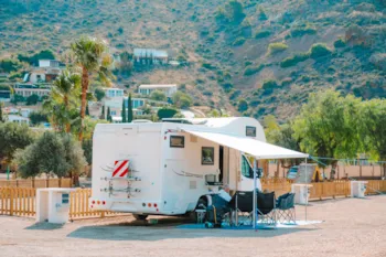 Stellplatz - Gross Stellplatz Mit Strom, Wasser Und Abwasser - Camping El Portus