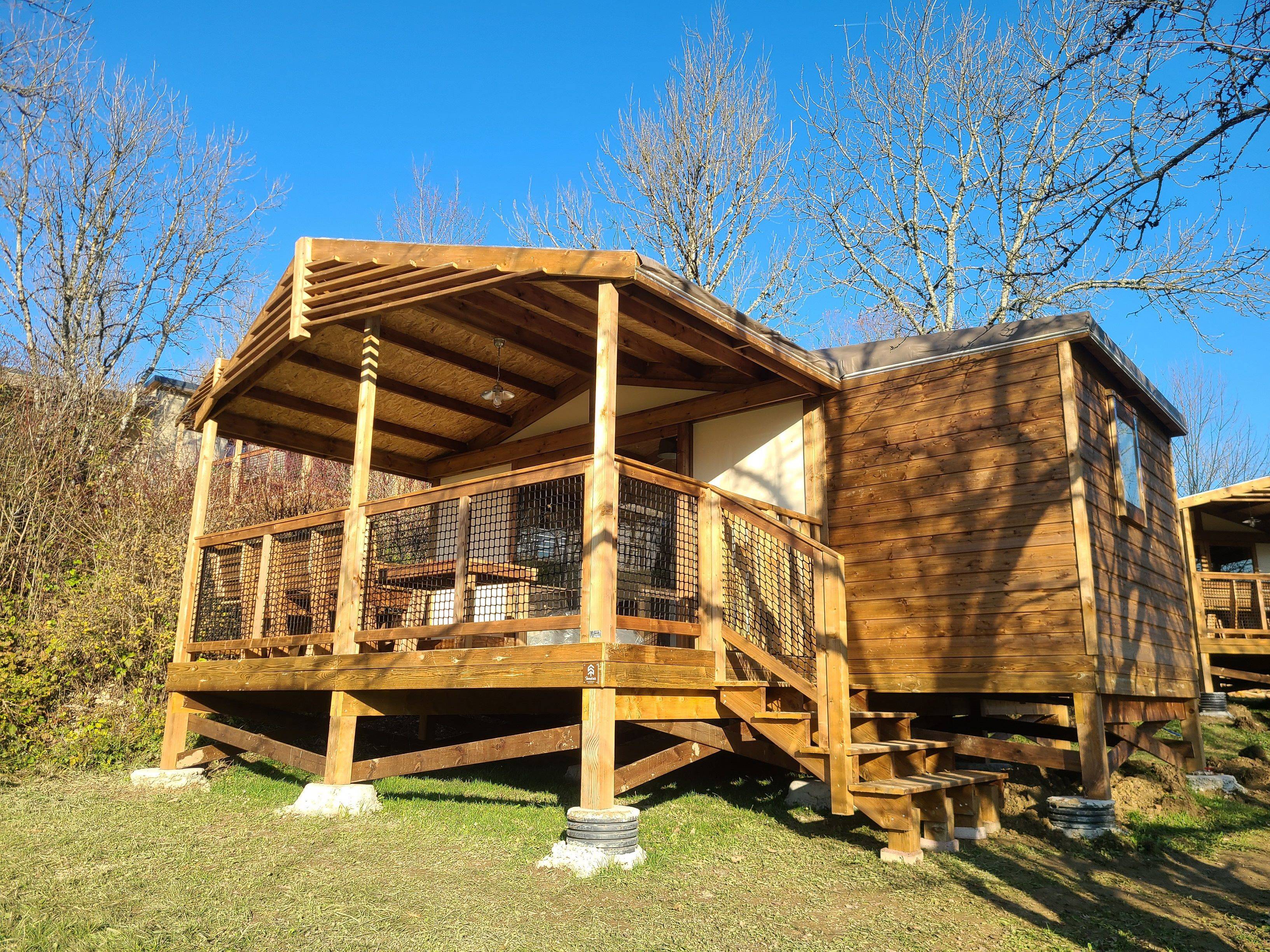Accommodation - Carrelet Pilotis 28M² - River View - Camping Domaine de  l'Epinette