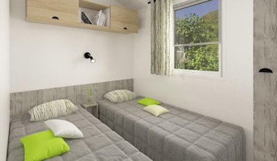Classic 4 bedrooms / 2 bathrooms