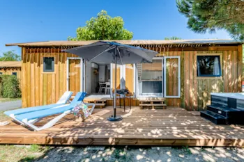 Accommodation - Cabane Luxe 3 Bedrooms/ 2 Bathrooms/ Jacuzzi - DOMAINE LES CARRELETS DE SOULAC