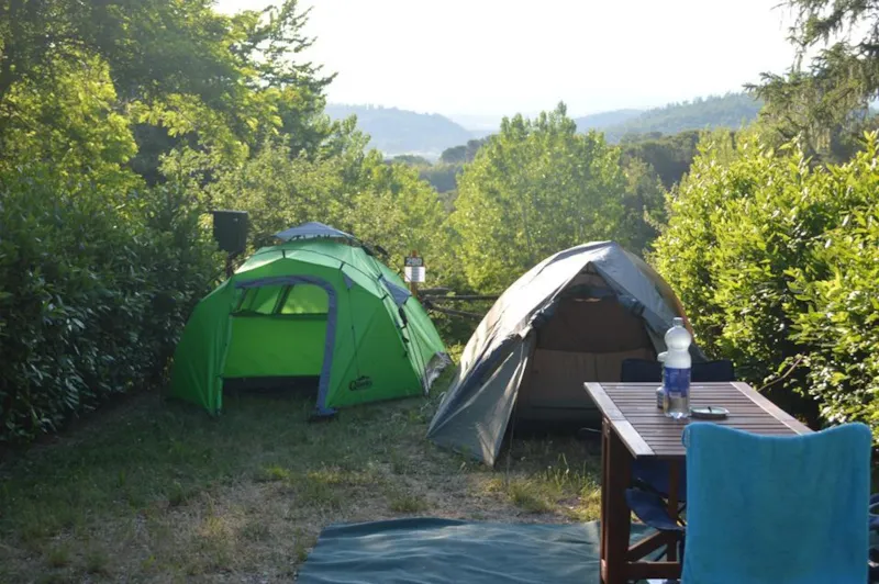 Emplacement Pour Voiture Ou Moto Et Tente